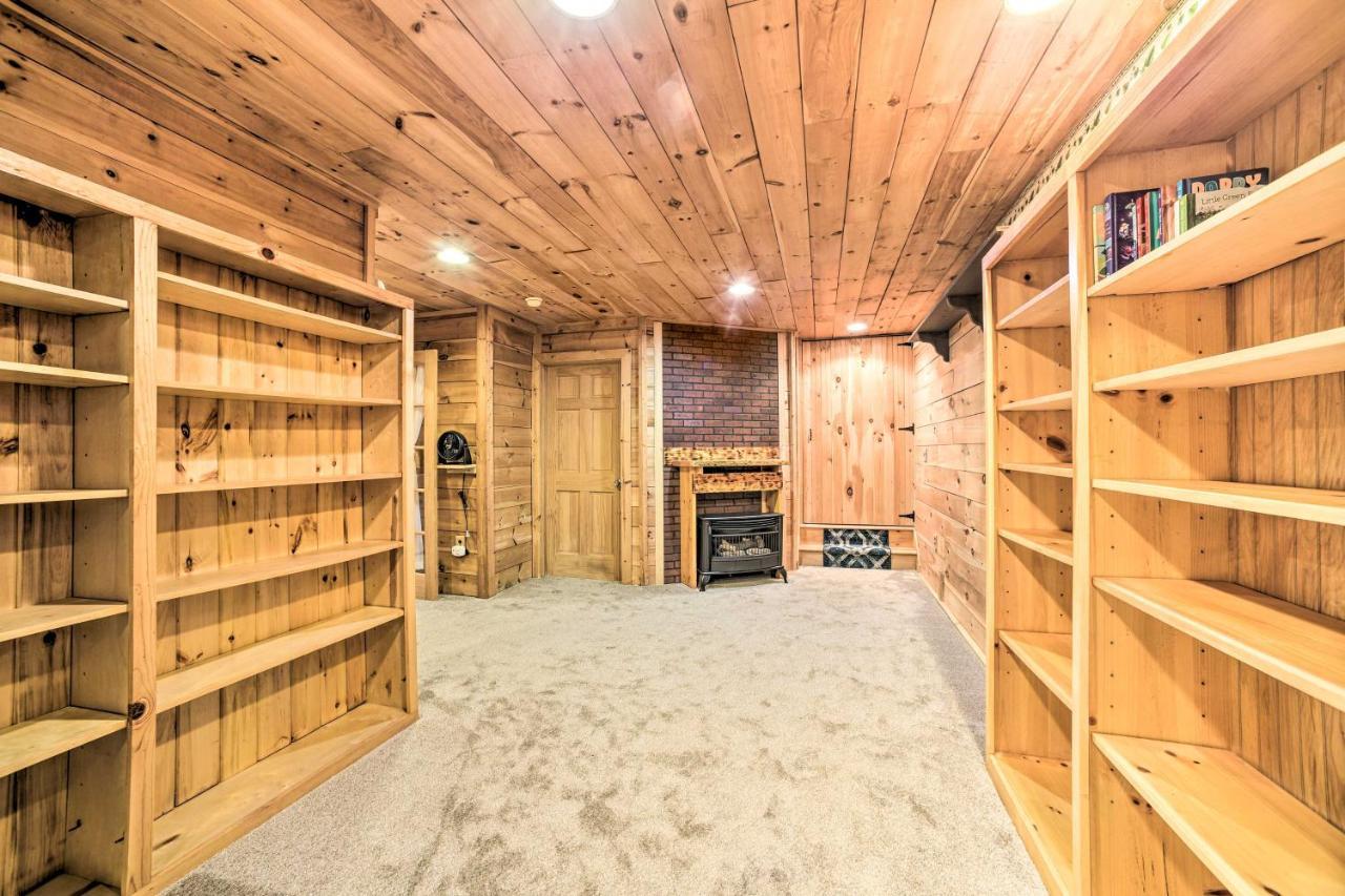 Spacious Cabin With Decks Near Saratoga Springs Middle Grove Kültér fotó