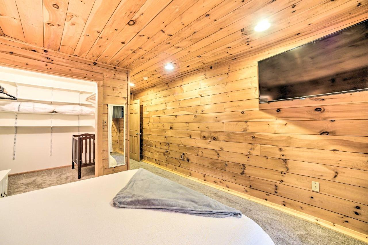 Spacious Cabin With Decks Near Saratoga Springs Middle Grove Kültér fotó