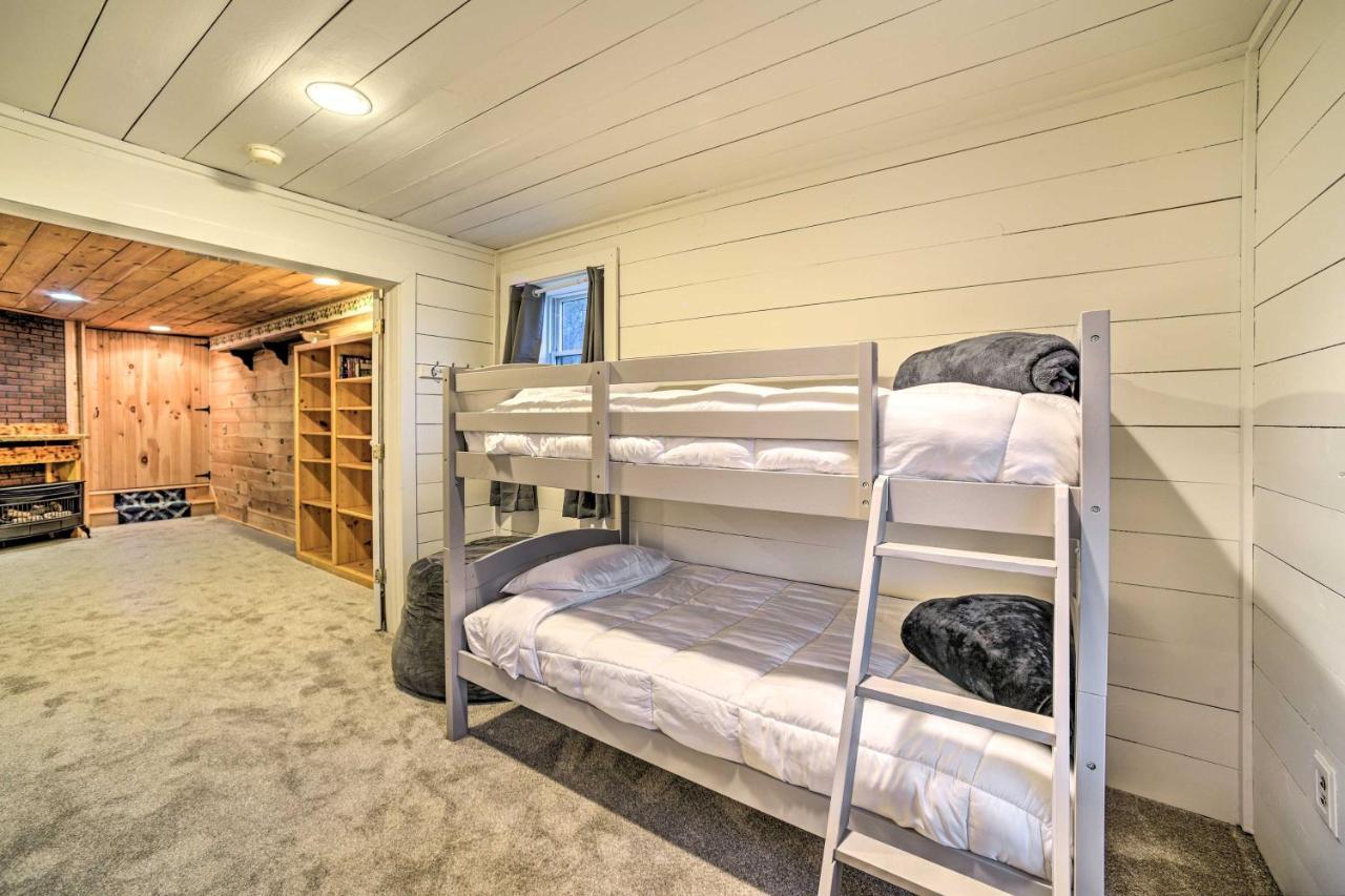 Spacious Cabin With Decks Near Saratoga Springs Middle Grove Kültér fotó