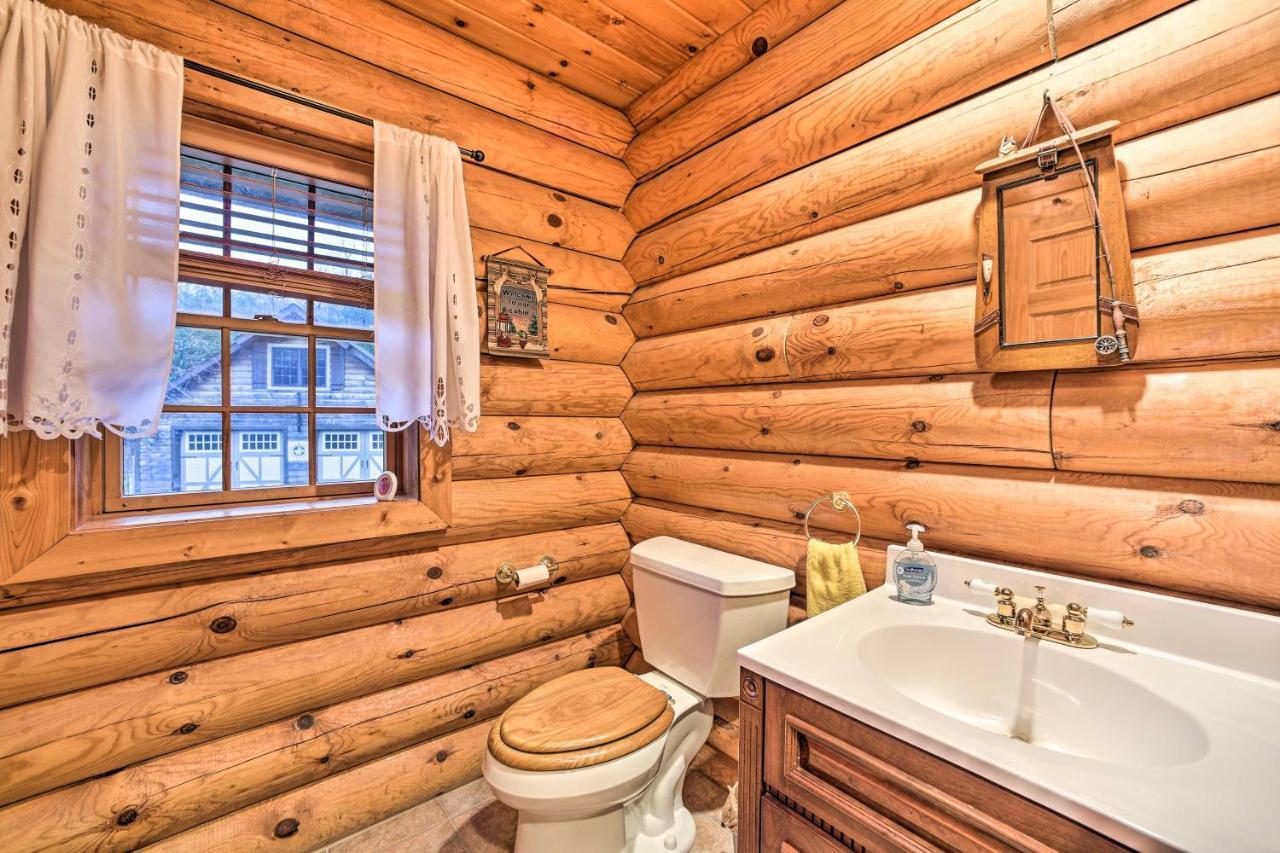 Spacious Cabin With Decks Near Saratoga Springs Middle Grove Kültér fotó