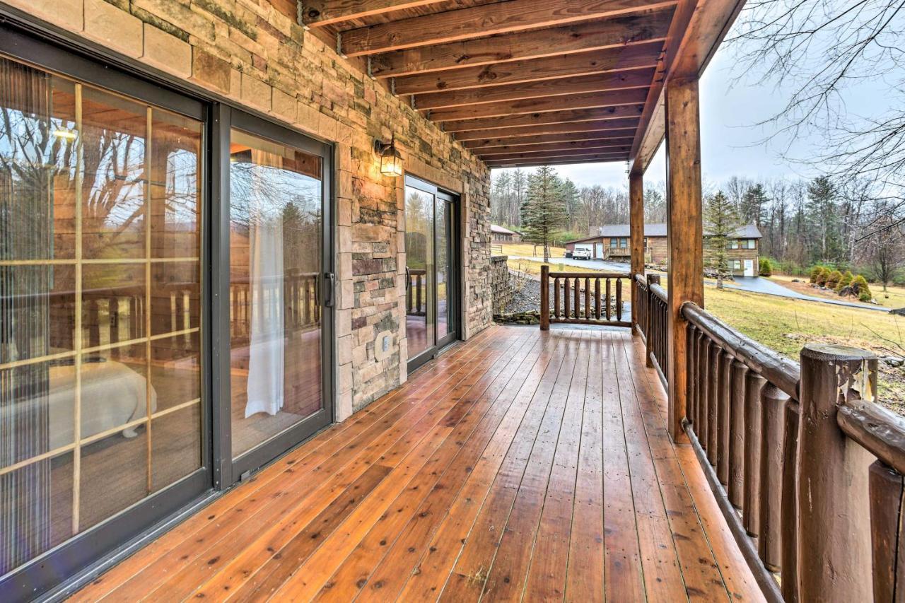 Spacious Cabin With Decks Near Saratoga Springs Middle Grove Kültér fotó