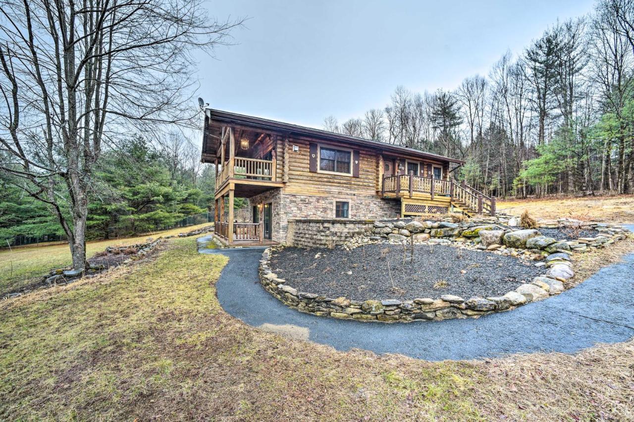 Spacious Cabin With Decks Near Saratoga Springs Middle Grove Kültér fotó