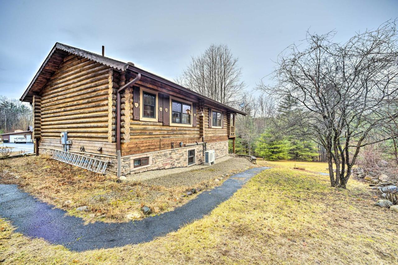 Spacious Cabin With Decks Near Saratoga Springs Middle Grove Kültér fotó